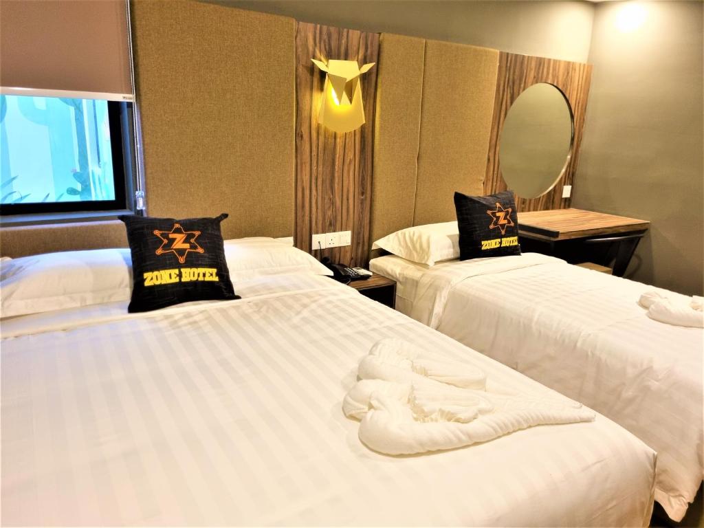 Postel nebo postele na pokoji v ubytování Zone Hotel Ipoh