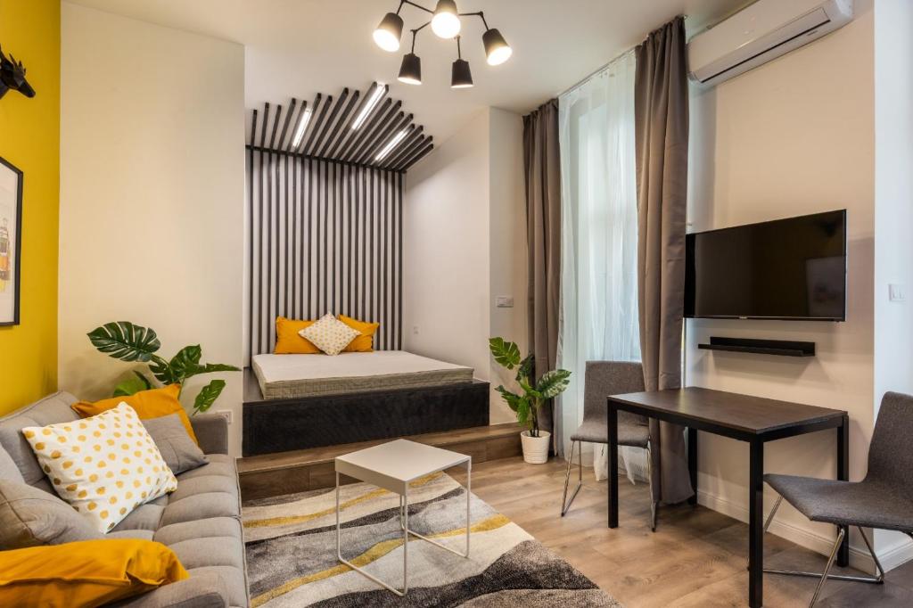 TV a/nebo společenská místnost v ubytování A13- Boutique Apartments, Best Location, by BQA