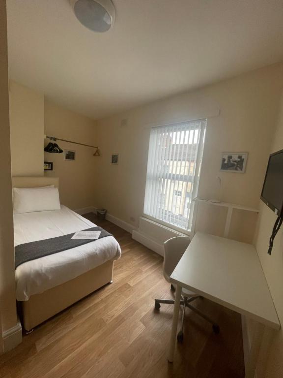 Mersey view Hotel & Pub - Budget Single Room