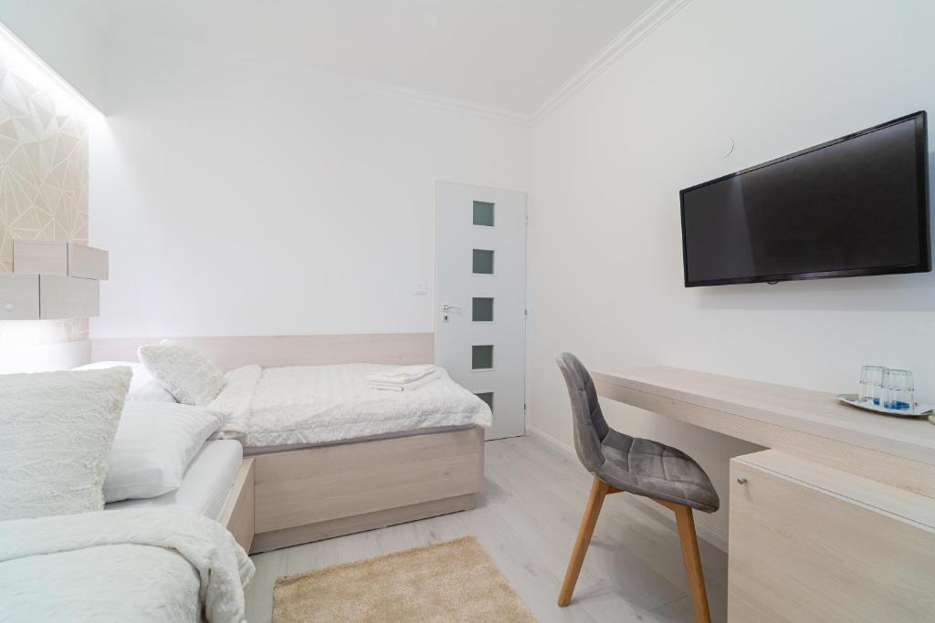 TV a/nebo společenská místnost v ubytování Hotel Artin