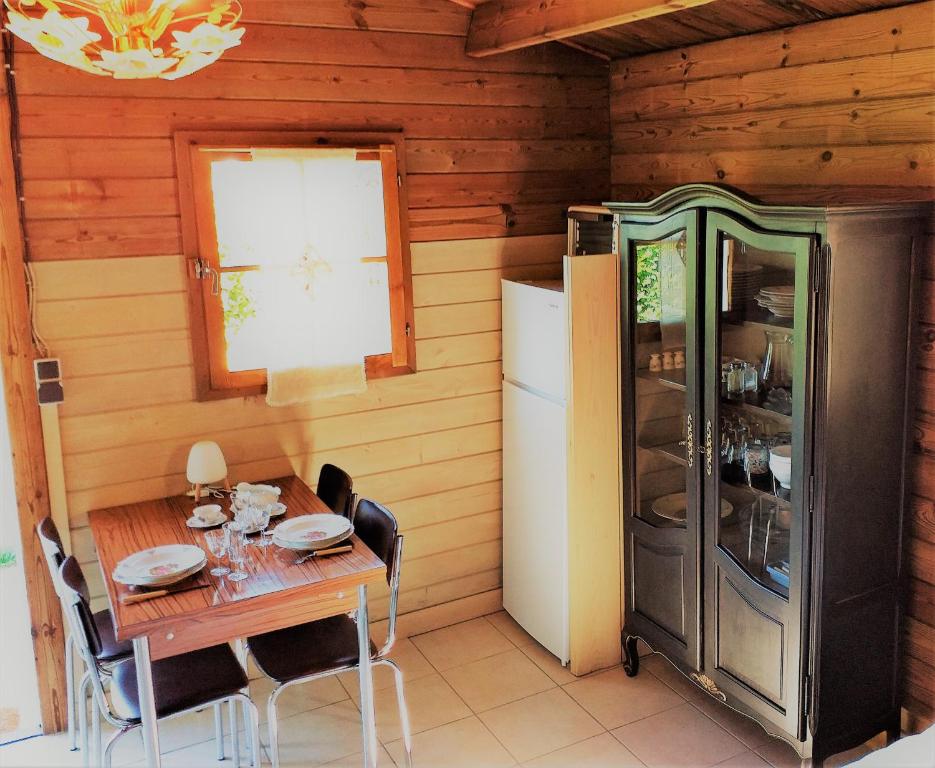Kuchyň nebo kuchyňský kout v ubytování Les Cabanes d'Hestia