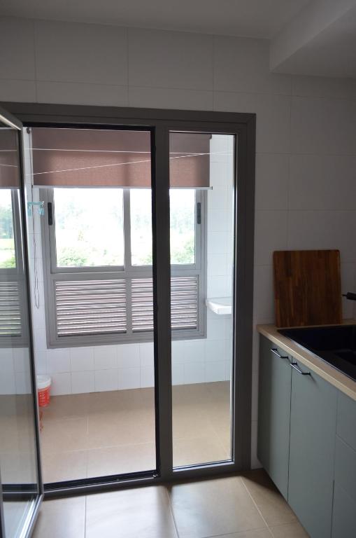 Kuchyň nebo kuchyňský kout v ubytování Dúplex con encanto en Ribadumia, incluye garaje