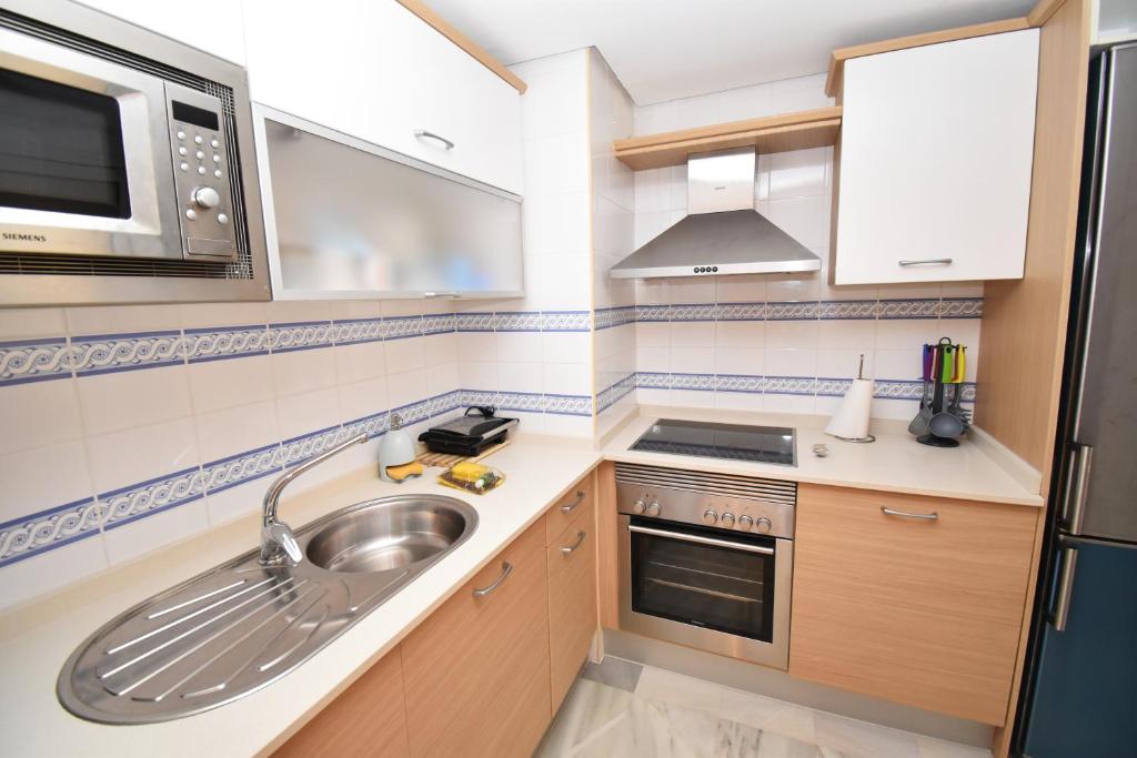 Kuchyň nebo kuchyňský kout v ubytování Expoholidays - Apartamentos Puerto Almerimar