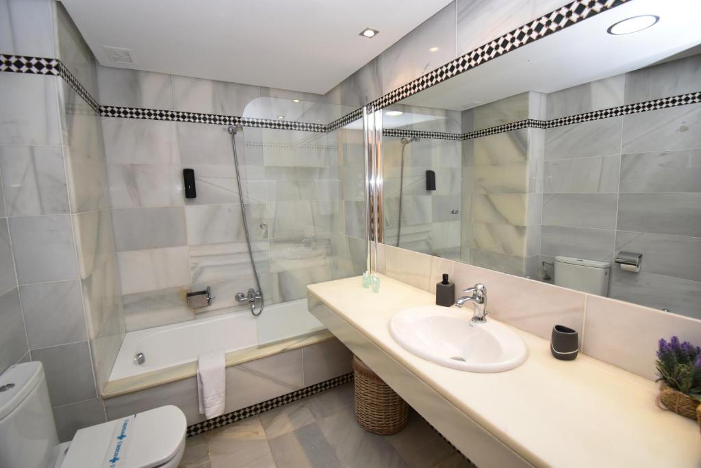 Koupelna v ubytování Expoholidays - Apartamentos Puerto Almerimar