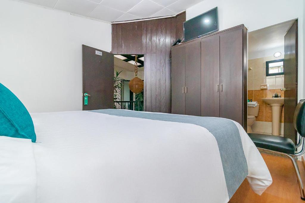 Postel nebo postele na pokoji v ubytování Ayenda 1080 Bogotá Alpes Castellana