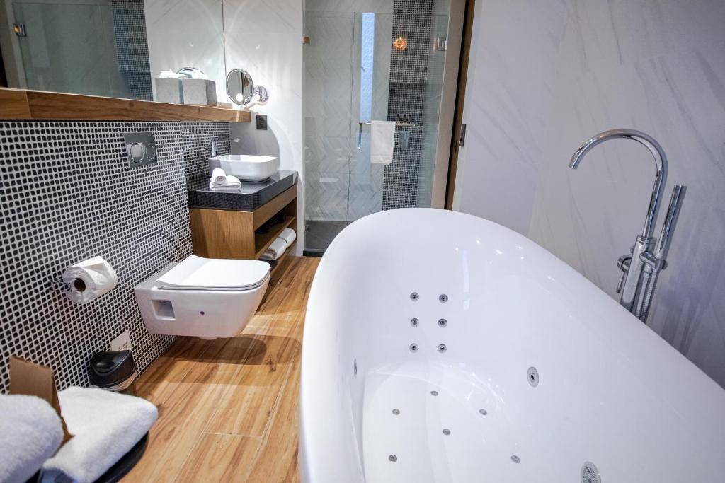 Koupelna v ubytování Becquer Hotel Guadalajara