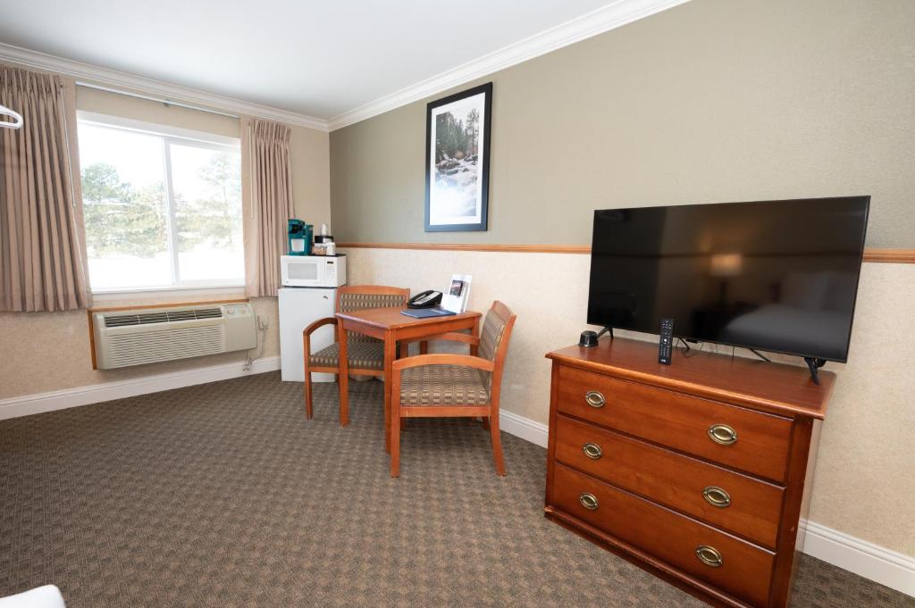Blue Door Inn - Queen Room Met Een Queensize Bed