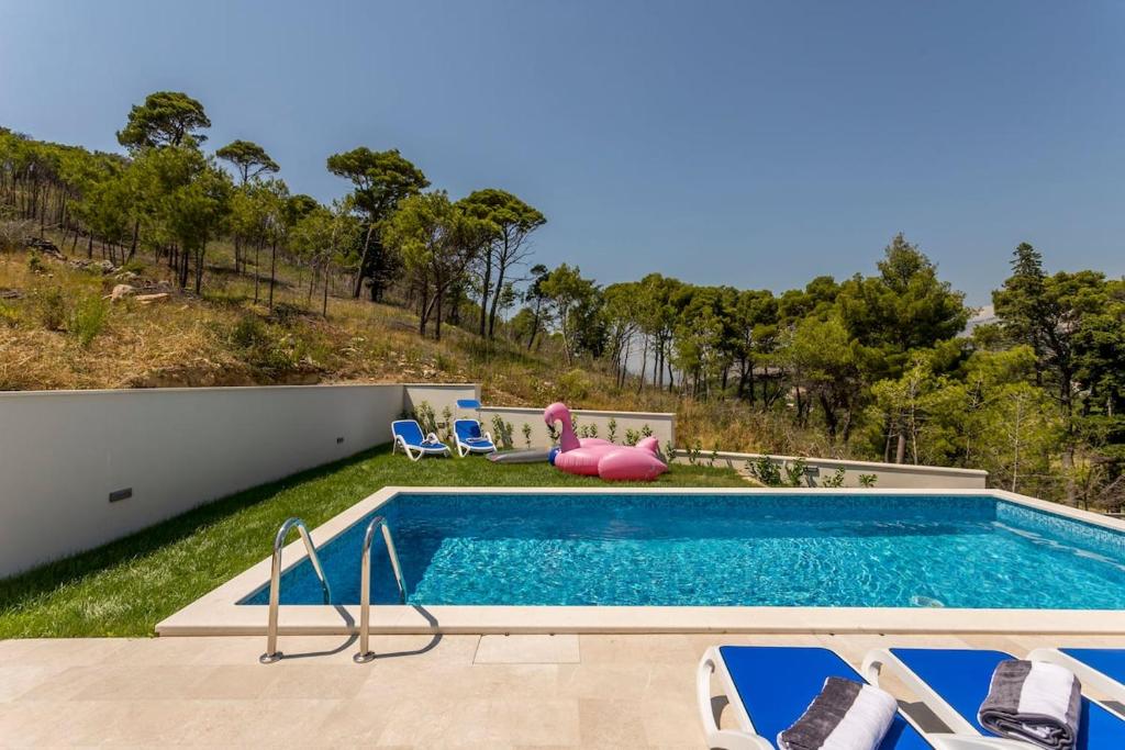 Bazén v ubytovaní Luxe villa with pool, jacuzzi, and sauna alebo v jeho blízkosti