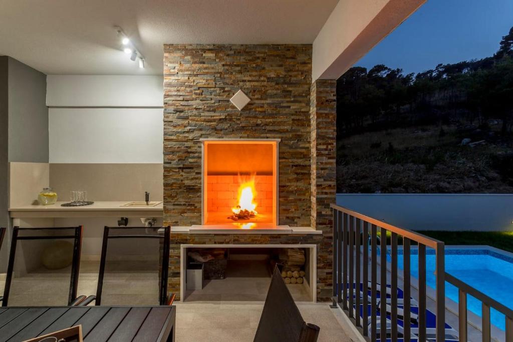 Bazén v ubytovaní Luxe villa with pool, jacuzzi, and sauna alebo v jeho blízkosti