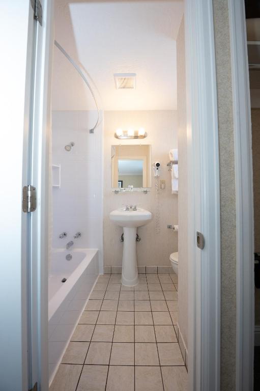Blue Door Inn - Queen Room Met Twee Queensize Bedden - Niet -roken