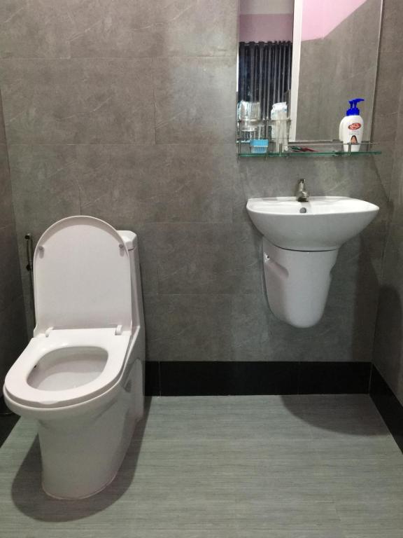 Phòng tắm tại Hồng Phú Motel - Đảo Phú Quý