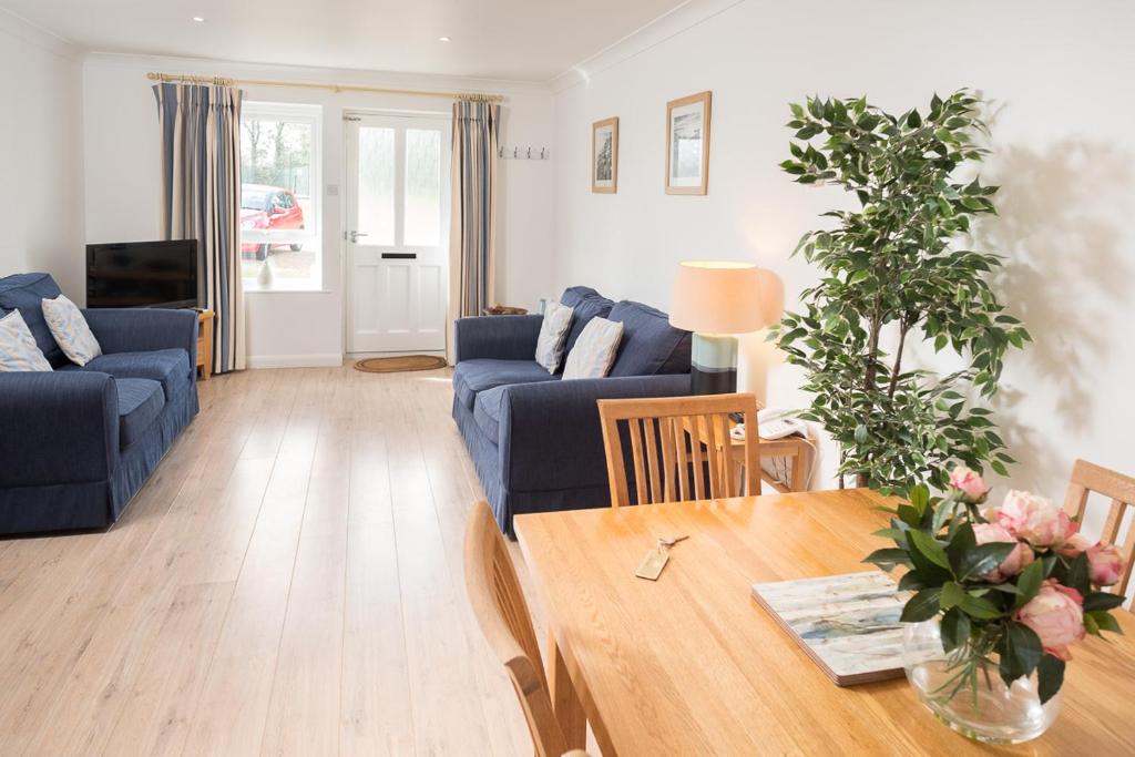 West Bay Cottages Yarmouth Isle of Wight - 