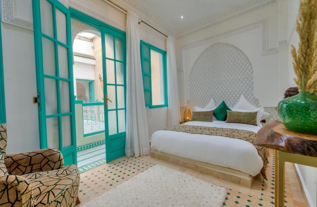 Ein Bett oder Betten in einem Zimmer der Unterkunft riad paradis blanc