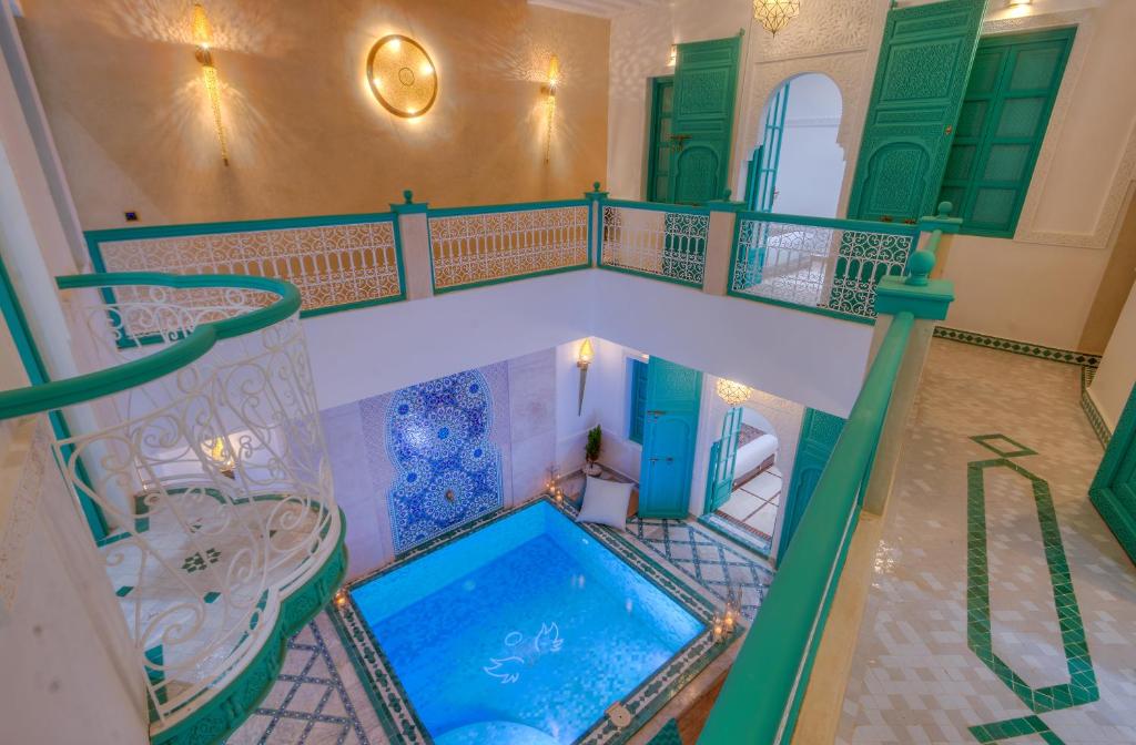 Der Swimmingpool an oder in der Nähe von riad paradis blanc