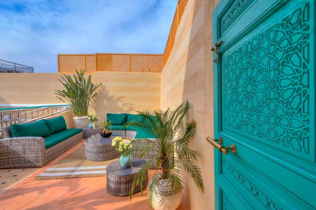Ein Balkon oder eine Terrasse in der Unterkunft riad paradis blanc