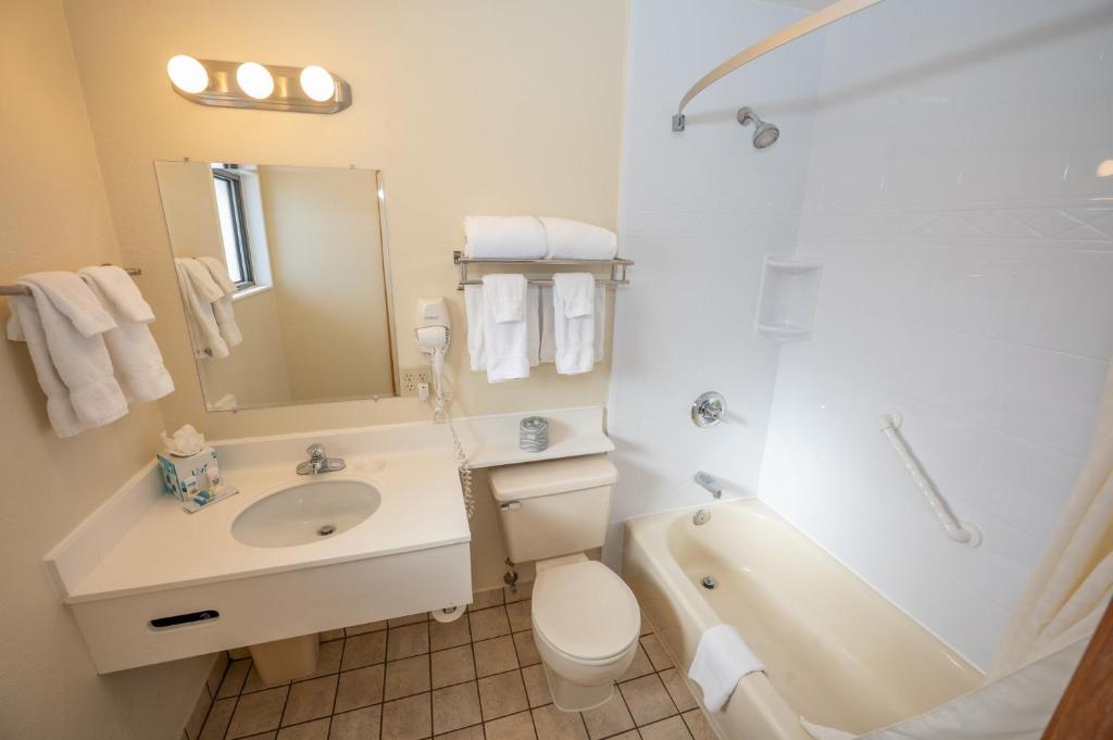 Blue Door Inn - Queen Room Met Twee Queensize Bedden Met Balkon