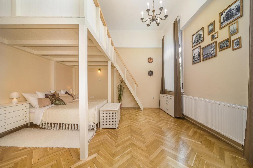 Vintage Apartment 7623 Pécs, 28 Rákóczi út 1 emelet, 6. ajtó kép - 1