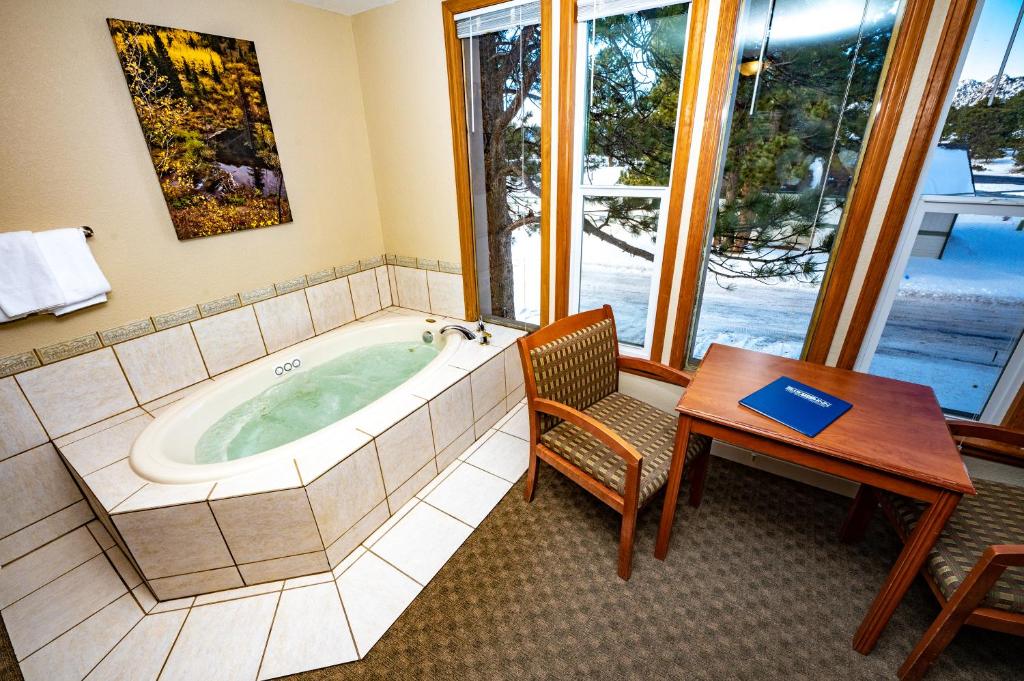 Blue Door Inn - Single King Studio Met Jacuzzi Tub En Bank