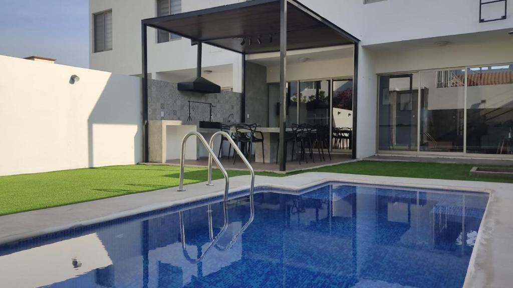 Bazén v ubytování New House with Private Pool nebo v jeho okolí