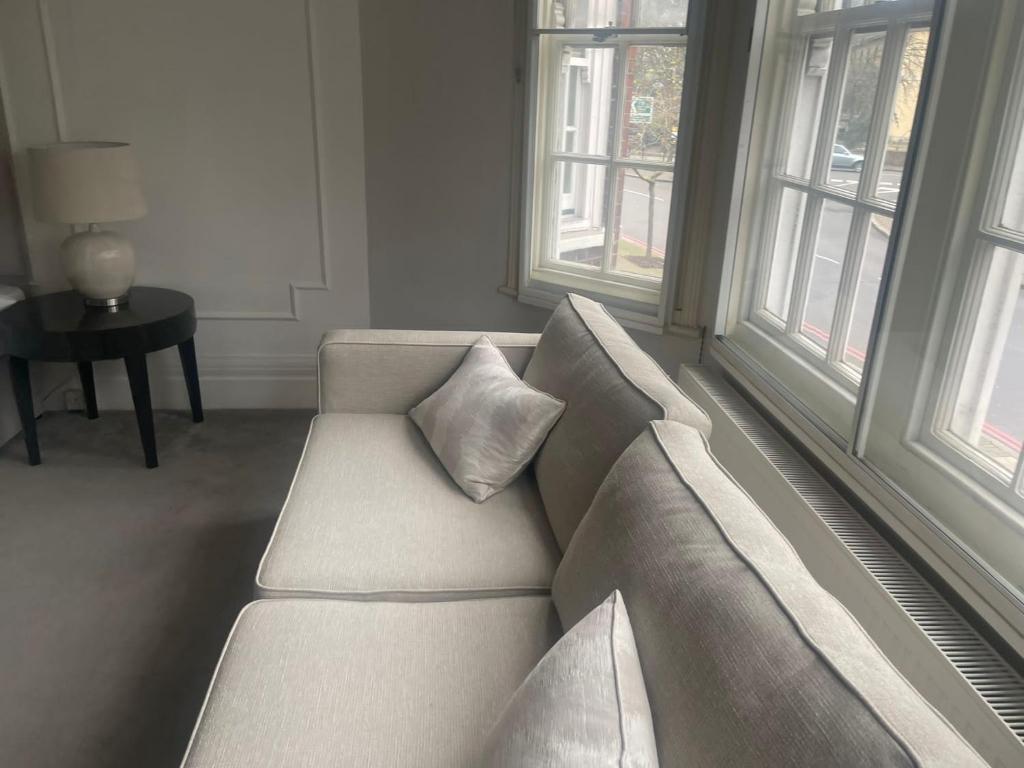 Luxury 1 bedroom apartment Shepard’s Bush