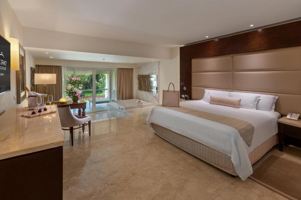 Moon Palace The Grand Cancun All Inclusive - Grand Honeymoon Suite - Kingsize Bed