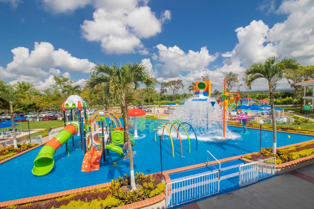 Bazén v ubytování Hotel Campestre las Camelias nebo v jeho okolí