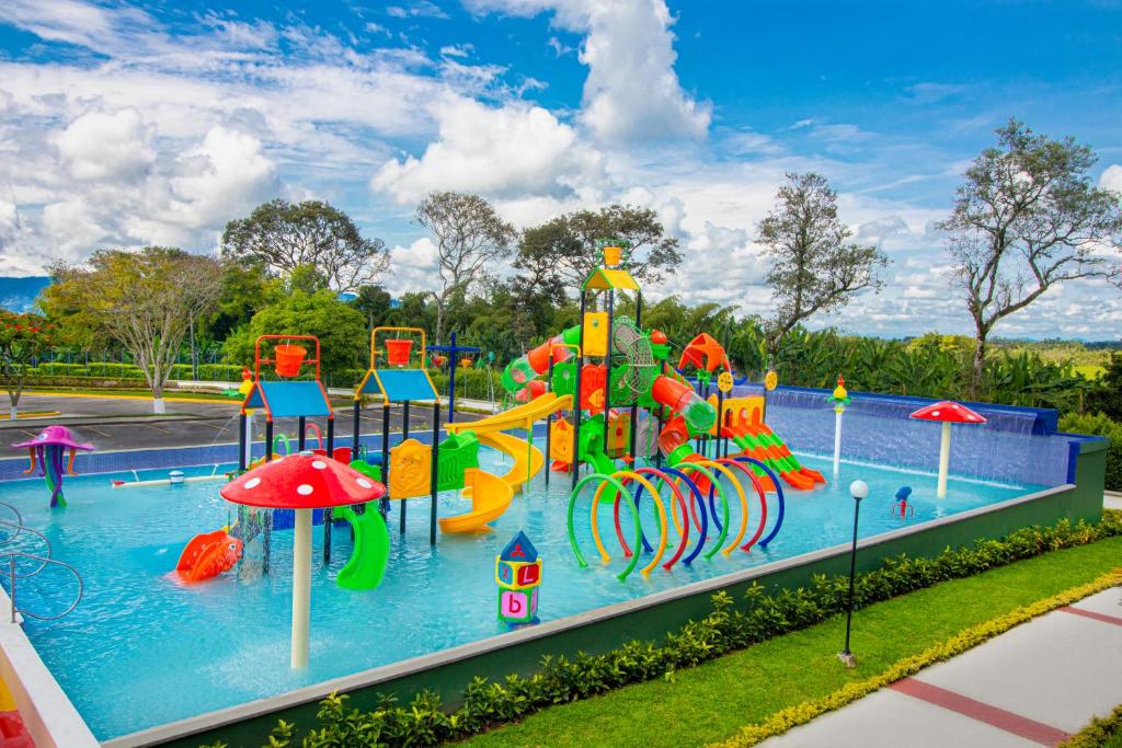 Bazén v ubytování Hotel Campestre las Camelias nebo v jeho okolí