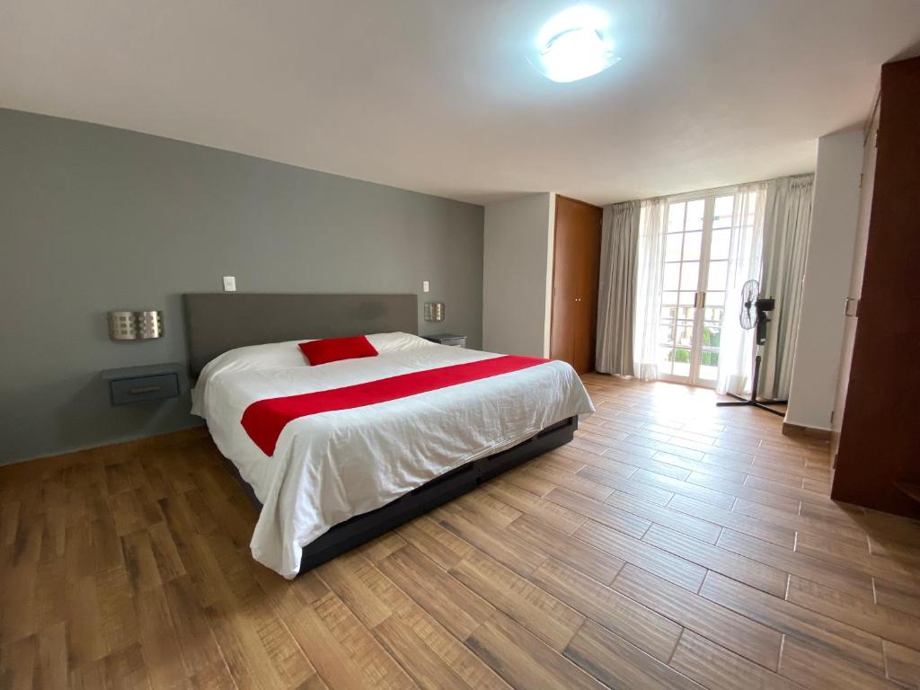 Postel nebo postele na pokoji v ubytování Grupo Kings Suites - Bosques de Duraznos 78