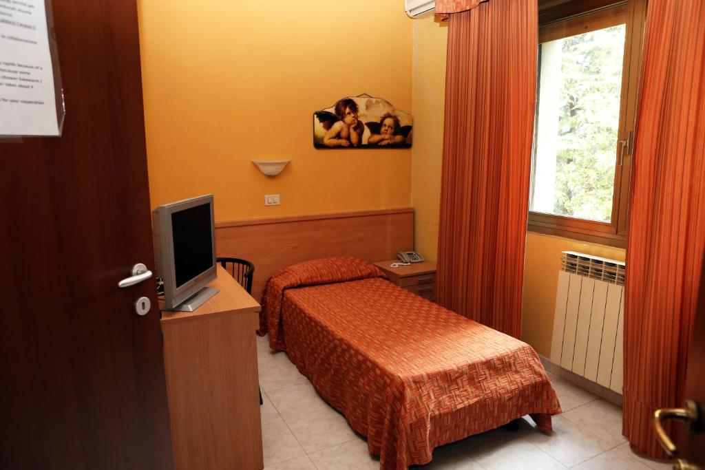 Łóżko lub łóżka w pokoju w obiekcie Hotel Bicocca