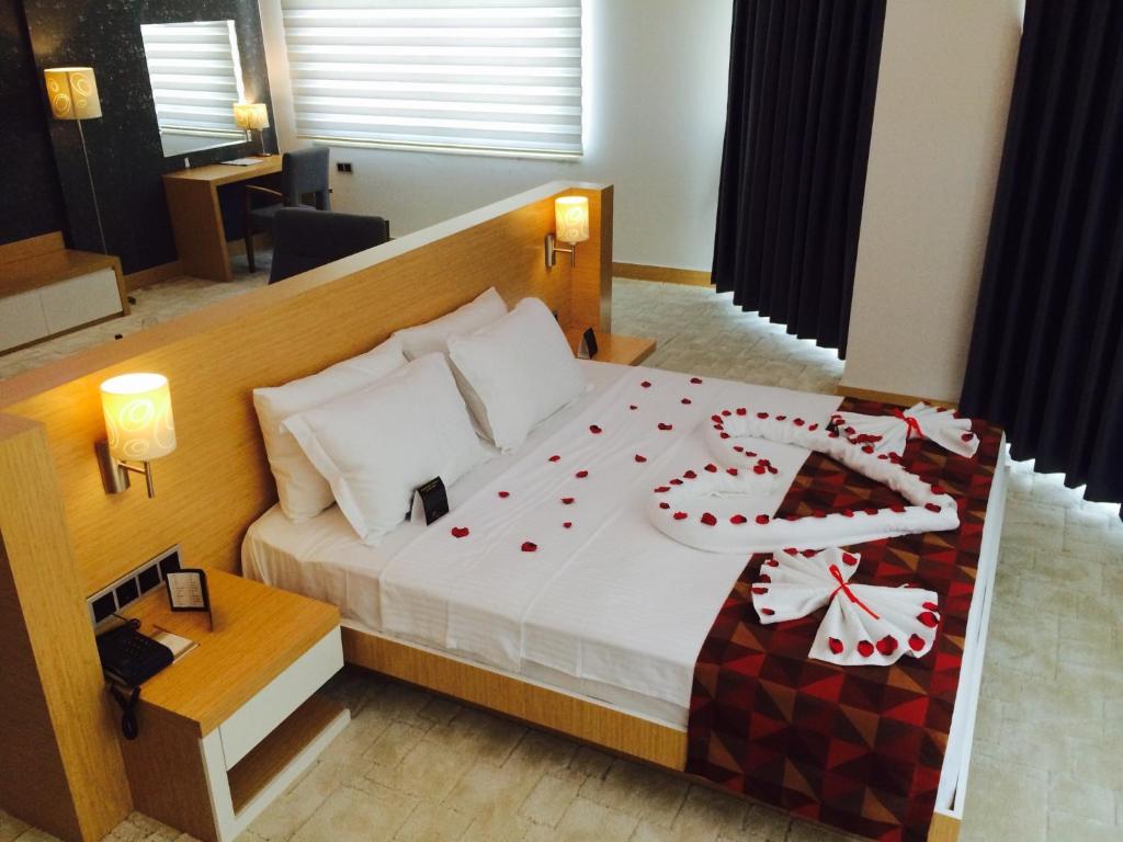 Postel nebo postele na pokoji v ubytování Inci Class Hotel