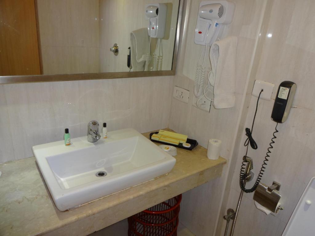 Koupelna v ubytování Savera Hotel