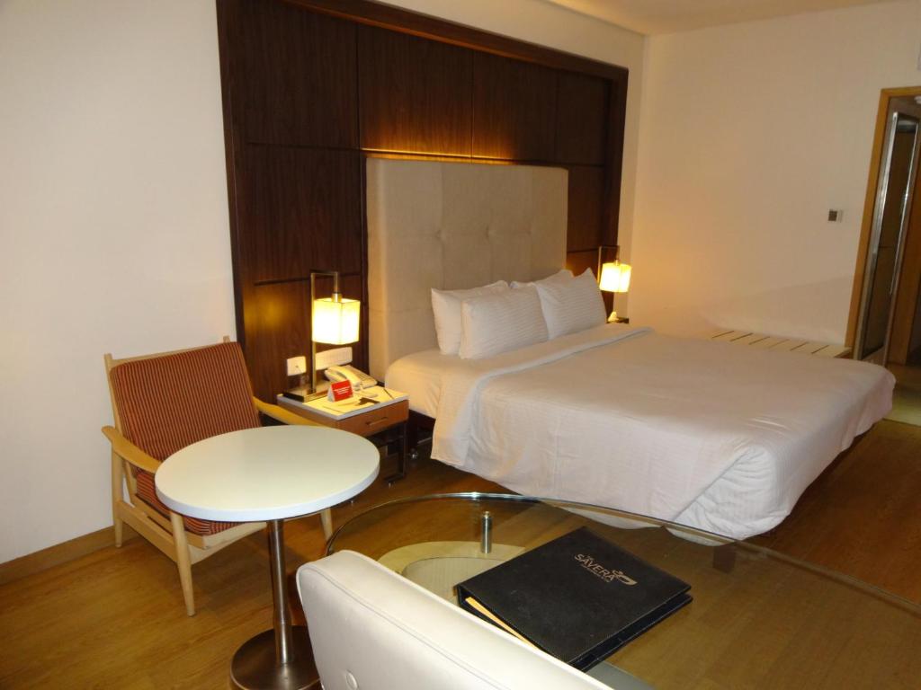 Postel nebo postele na pokoji v ubytování Savera Hotel