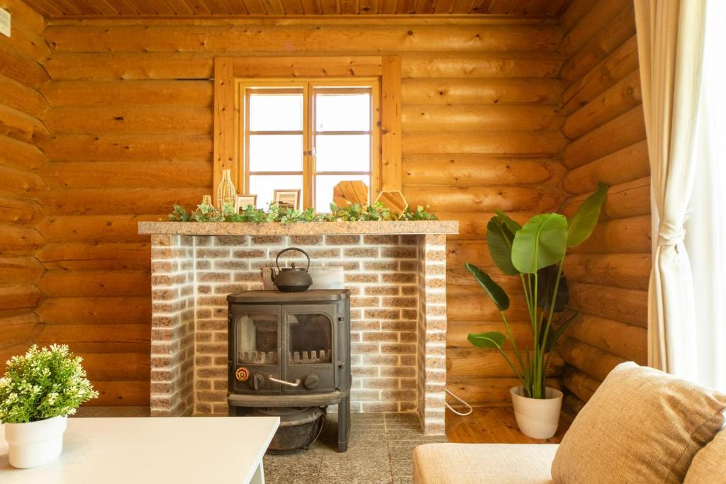 Fotografie z fotogalerie ubytování Awaji Large Log house in Goshiki 2 v destinaci Sumoto
