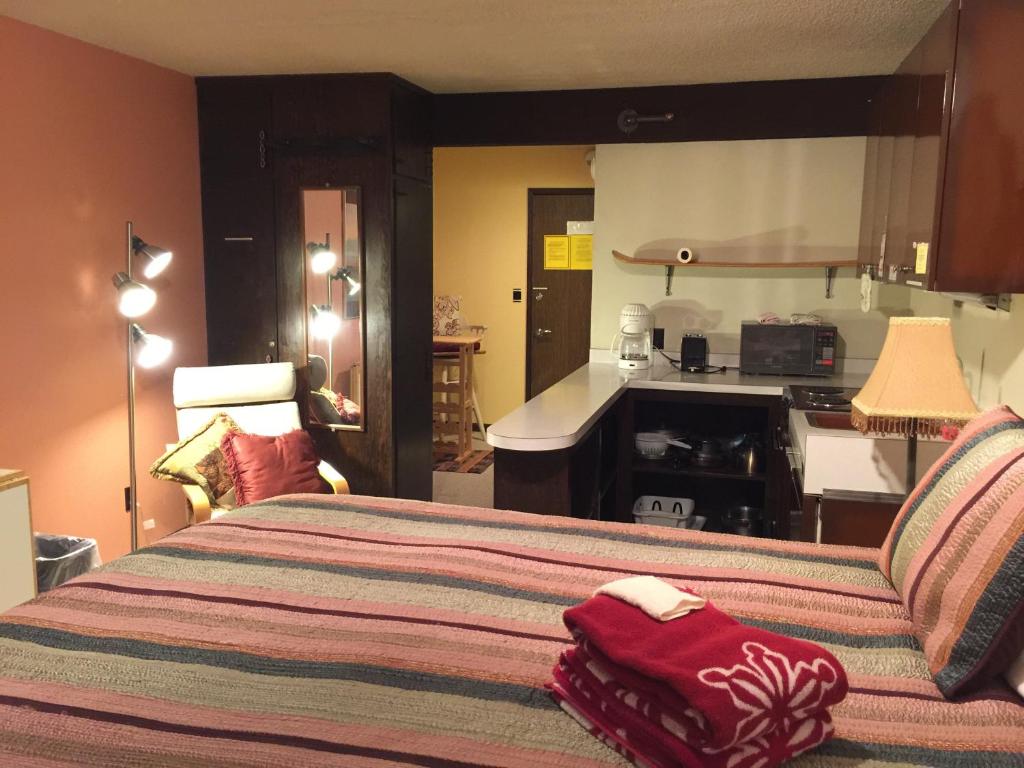 Virtuve vai virtuves zona naktsmītnē Snowline Lodge Condo 46 - Great for skiers and hikers on a budget Now has Wifi