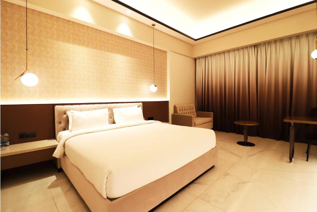 Seven Eleven Hotels and Club - Luxe Kamer