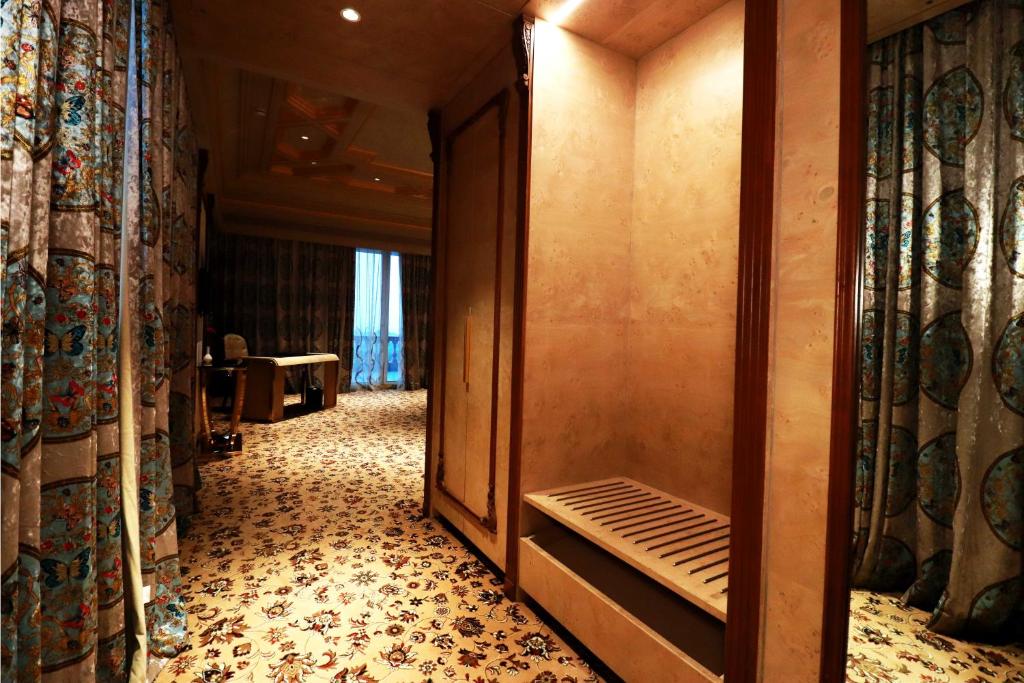Seven Eleven Hotels and Club - Suite
