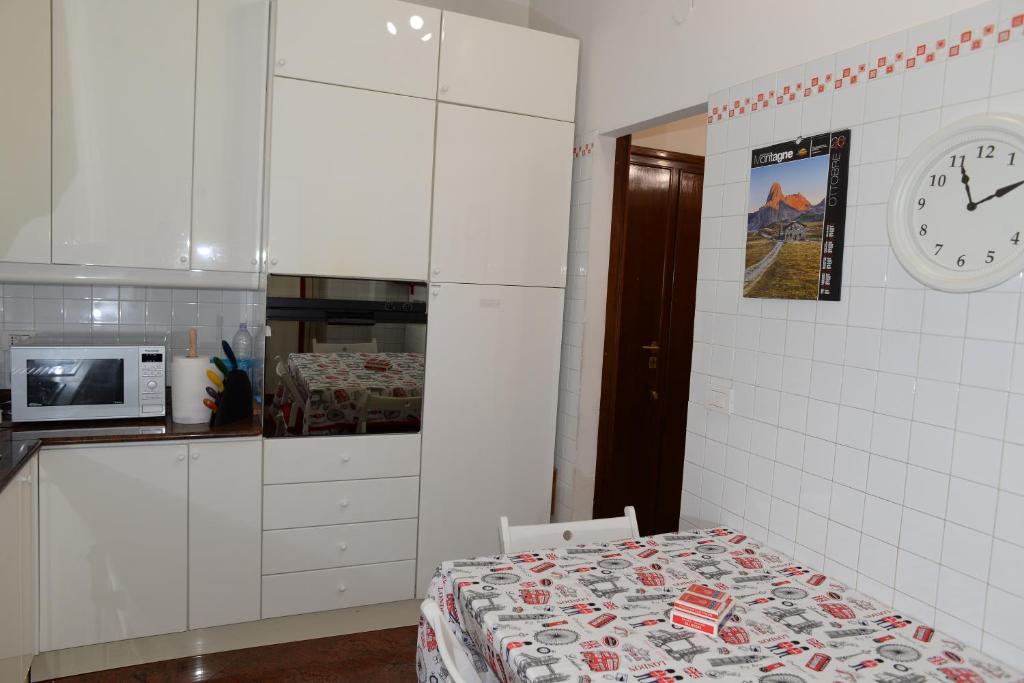Kuchnia lub aneks kuchenny w obiekcie Room in Guest room - Single room in cozy and comfortable apartment