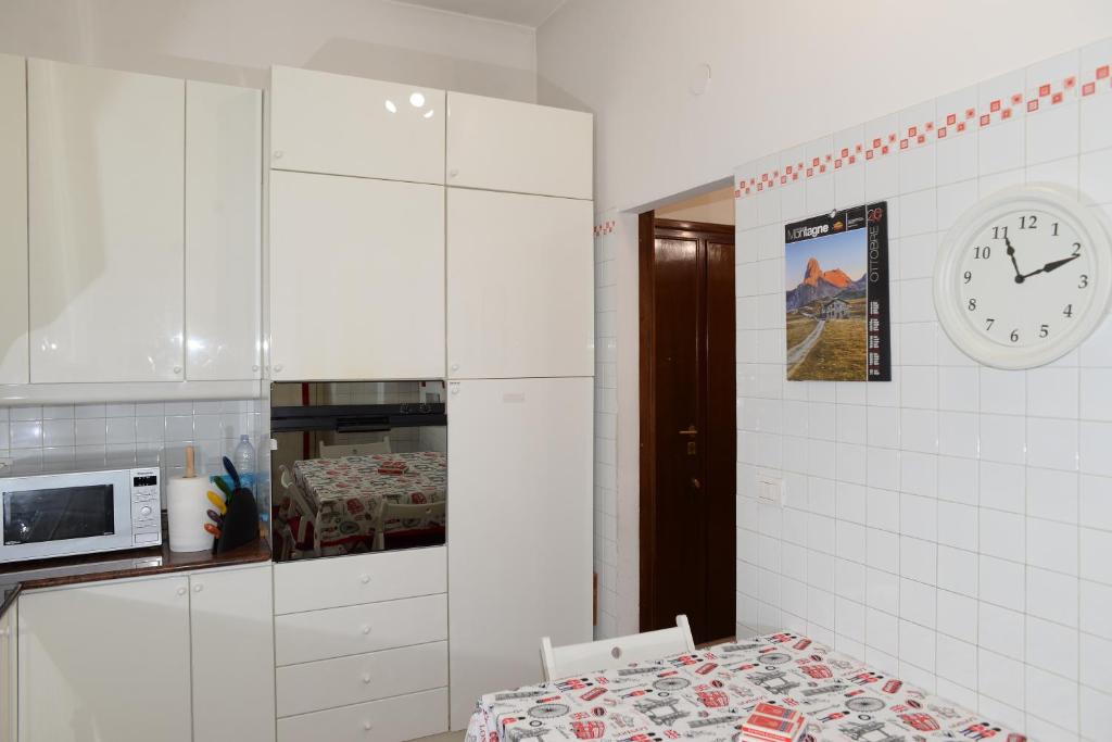 Kuchnia lub aneks kuchenny w obiekcie Room in Guest room - Single room in cozy and comfortable apartment