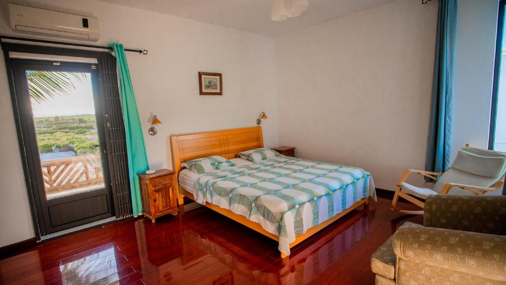 Postel nebo postele na pokoji v ubytování Villa Angelou - Sunlit Beach Getaway with Pool and WIFI