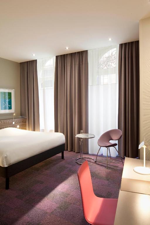 Postel nebo postele na pokoji v ubytování Hôtel Gutenberg