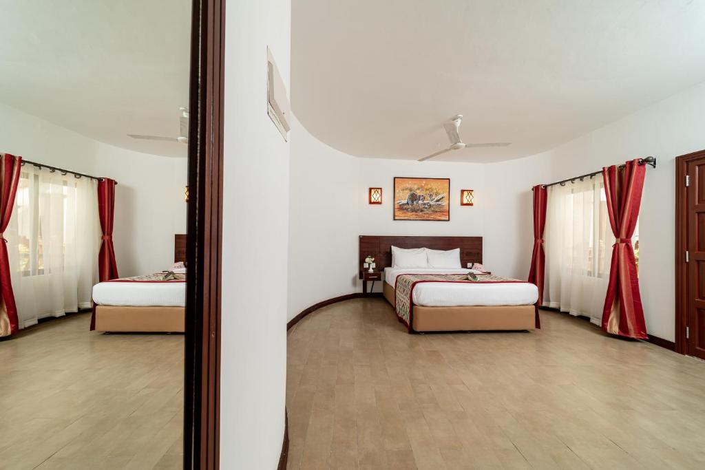 Postel nebo postele na pokoji v ubytování PrideInn Hotel Nyali