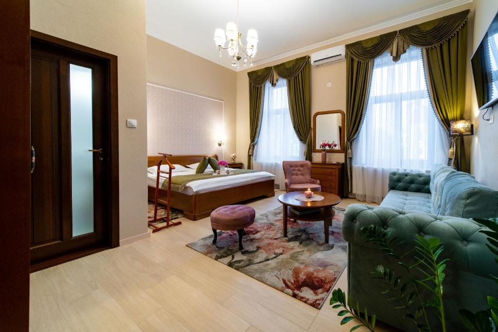 a living room with a couch and a bed at Central Harmony Apartment in Odorheiu Secuiesc