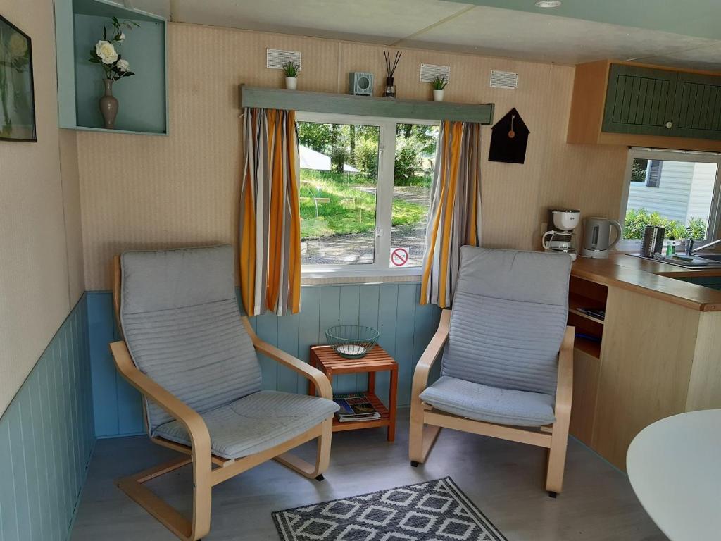 Kuchyň nebo kuchyňský kout v ubytování Camping Etang Du Camp