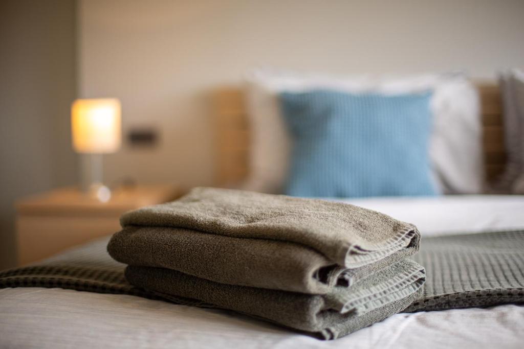 Postel nebo postele na pokoji v ubytování Studio 365 Serviced Apartments