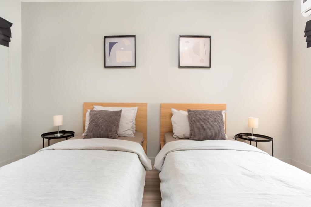 Postel nebo postele na pokoji v ubytování Studio 365 Serviced Apartments