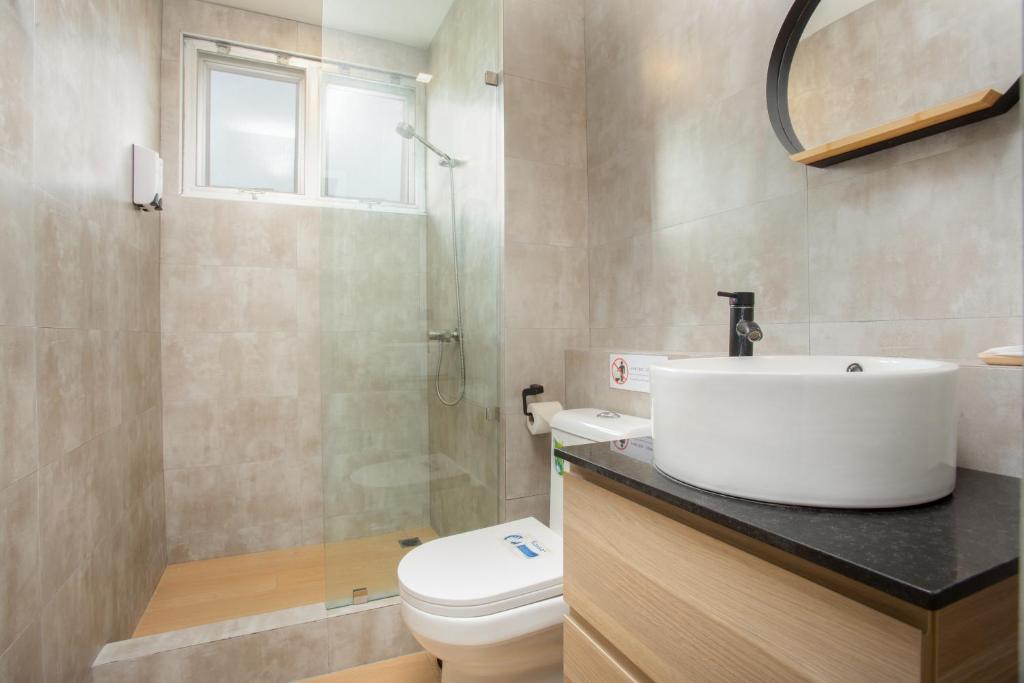 Koupelna v ubytování Studio 365 Serviced Apartments