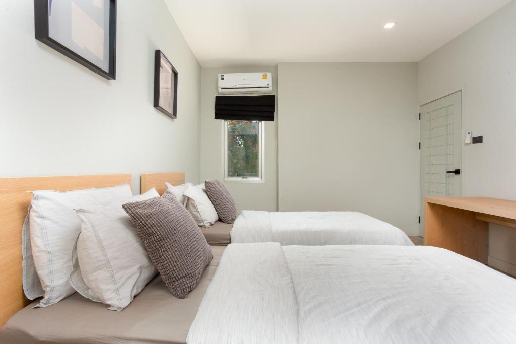 Postel nebo postele na pokoji v ubytování Studio 365 Serviced Apartments