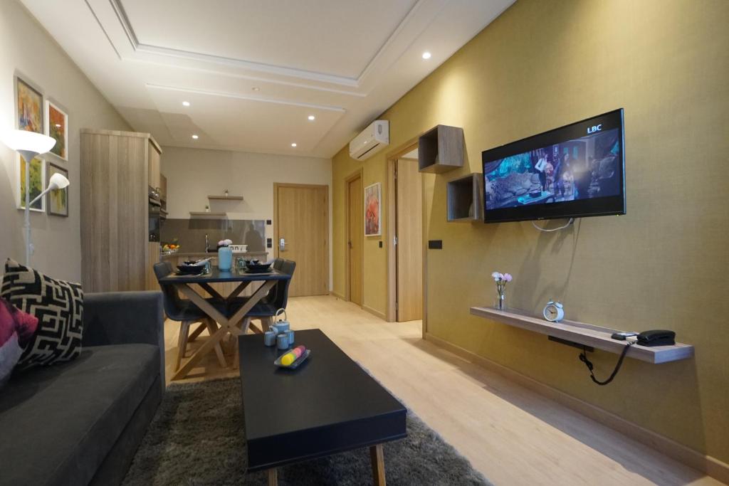 TV o dispositivi per l'intrattenimento presso Flamant Rose Appart Hotel