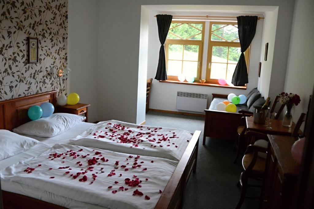 Postel nebo postele na pokoji v ubytování Hotel Modrava
