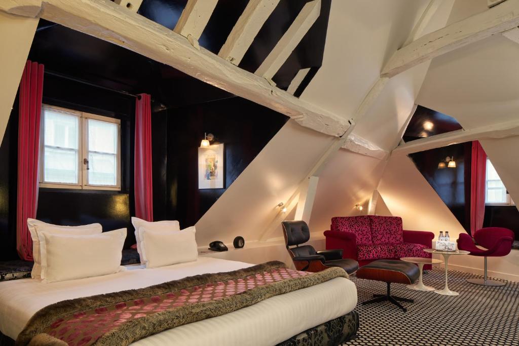 Gallery image of Hotel du Petit Moulin in Paris